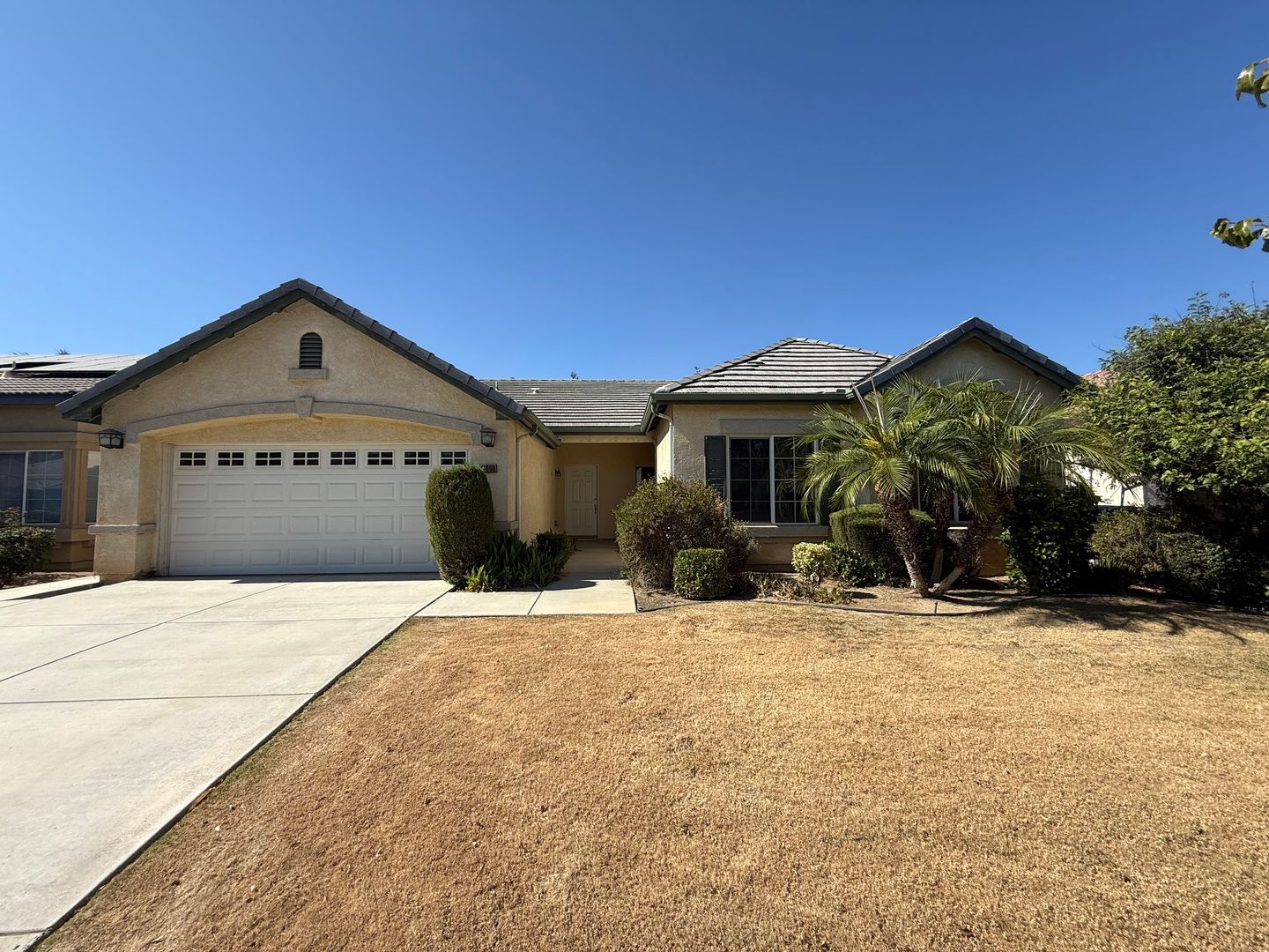 Bakersfield House: 11008 Snow Creek Falls Ave