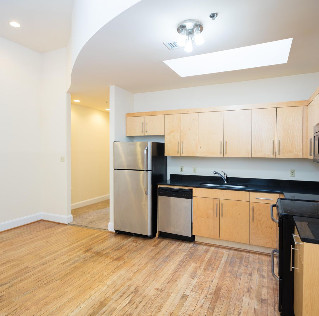 Richmond Apartment: 115 W Broad St