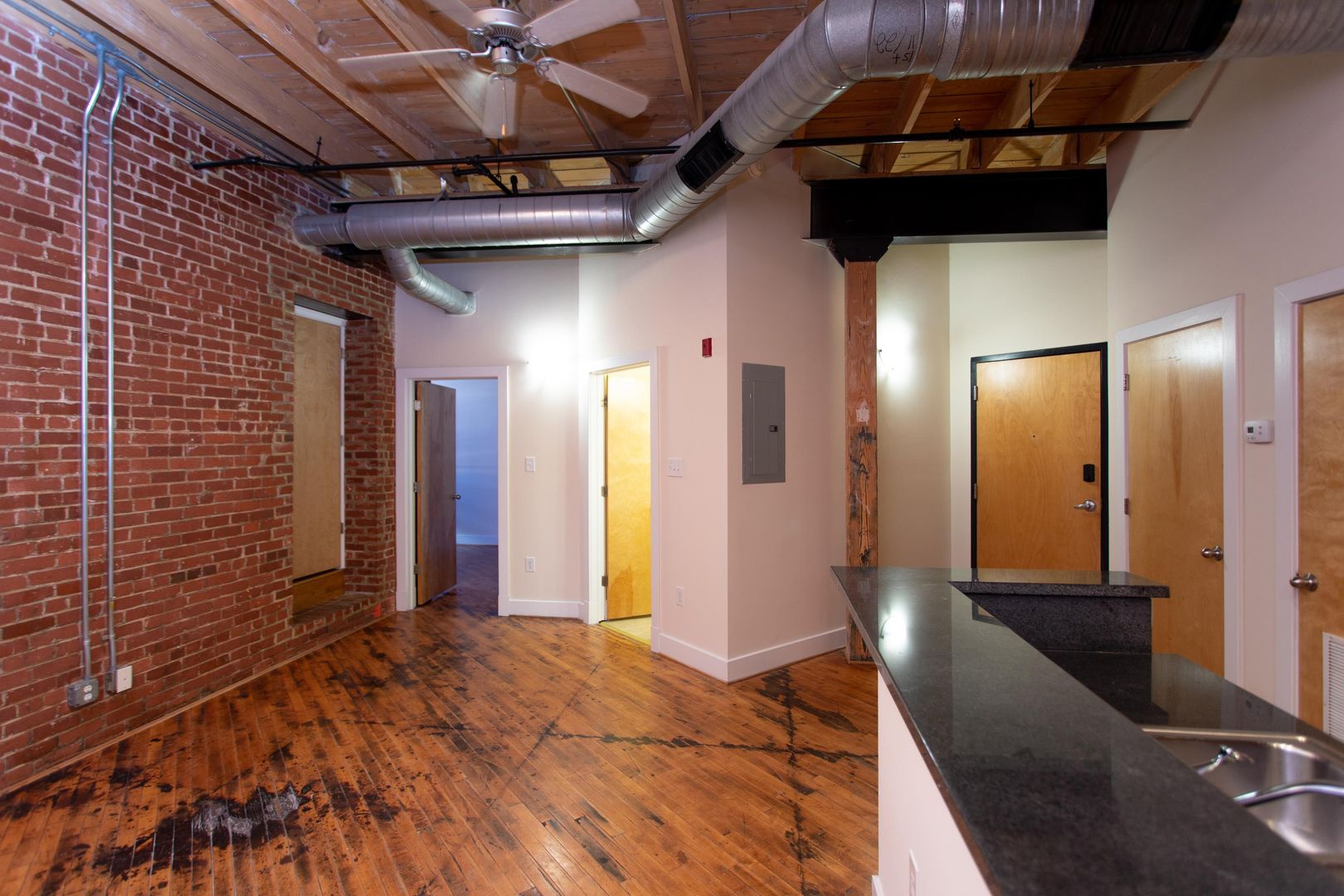 Richmond Apartment: 1201 W Clay St