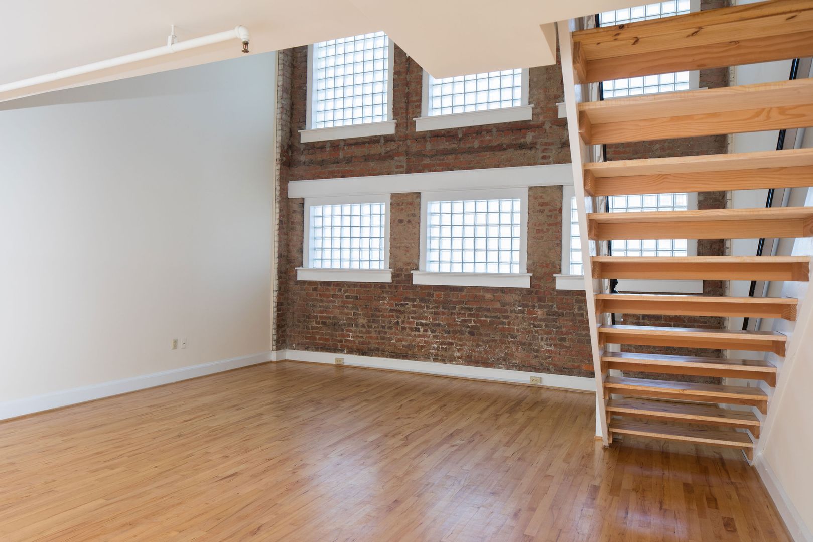 Richmond Apartment: 115 W Broad St