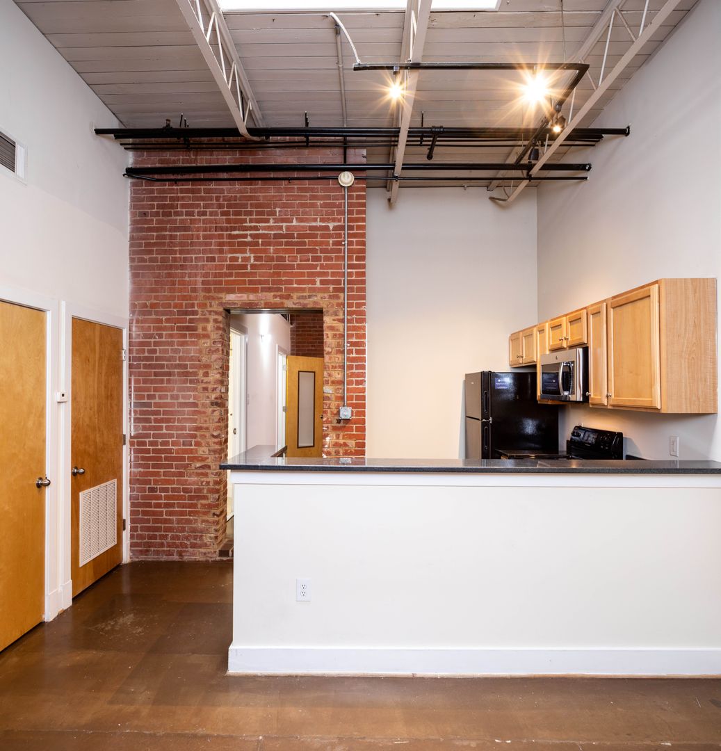 Richmond Apartment: 1201 W Clay St