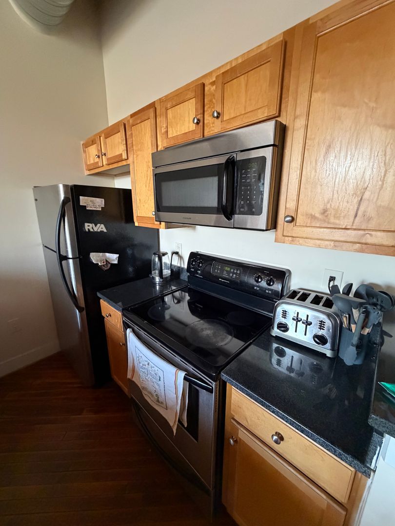 Richmond Apartment: 1201 W Clay St