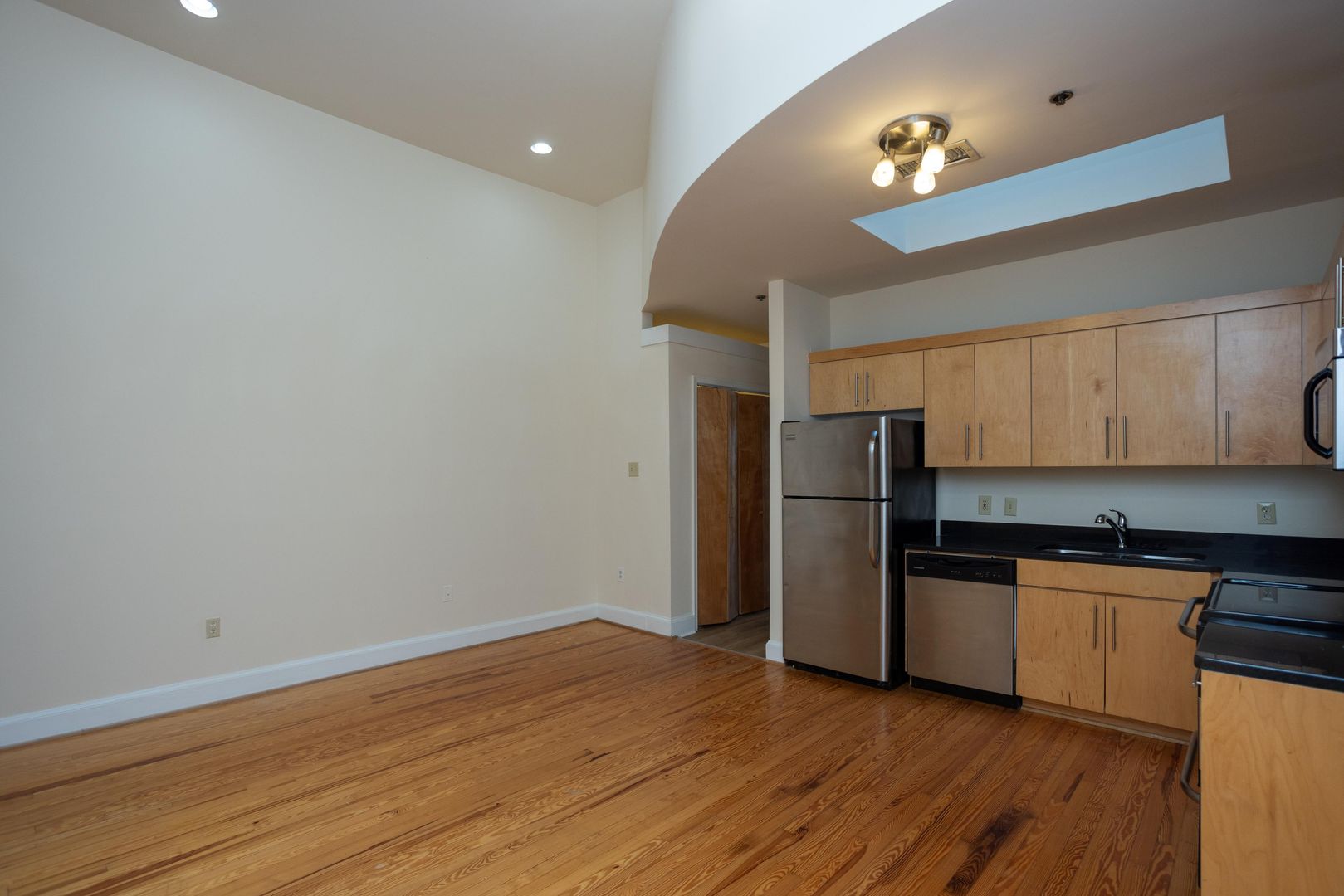 Richmond Apartment: 115 W Broad St