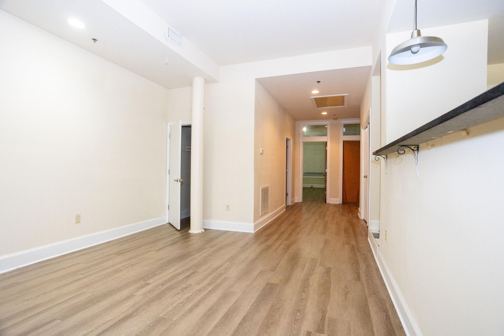 Richmond Apartment: 115 W Broad St