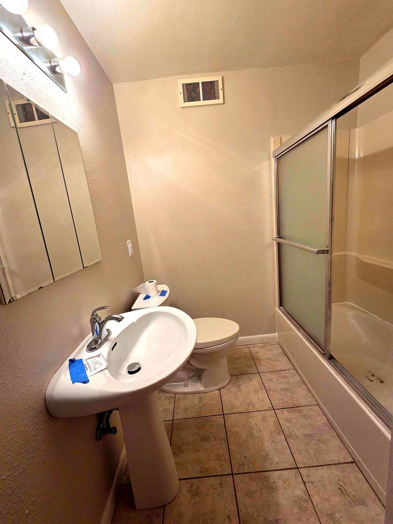 Cleveland House: 14315 Ledgewood Avenue