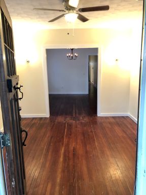 2BD/1BA in the heart of Uptown- 2027 – photo 1