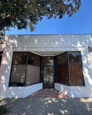 Private Offices off Maple St Uptown with common amenities – photo 1
