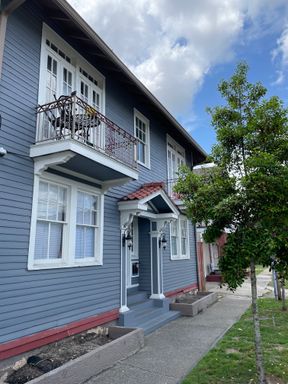 1BD/2BA, 1/2 block off Carrollton Ave. – photo 1