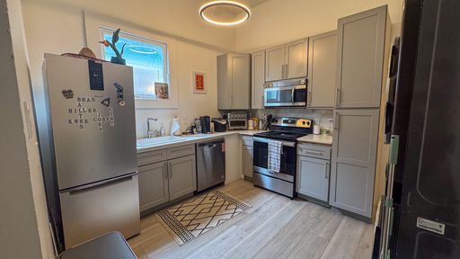 Oak Street 3 Bedroom - Half Block From Campus! – photo 1