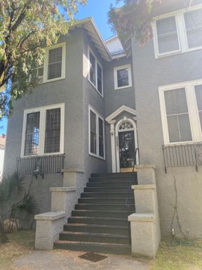 2 Bedroom Available in the University Area! – photo 1