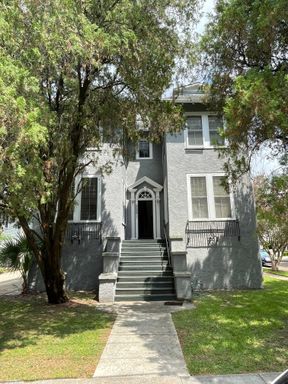 2BD/1BA with natural light, hardwood floors, off street parking STEPS from Campus – photo 1