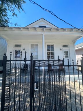 2bd/1ba with New Appliances Near Campus Located on Oak St. for more info! – photo 1