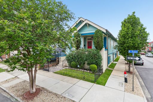 3BD/2BA Unit on Corner Lot in Treme – photo 1
