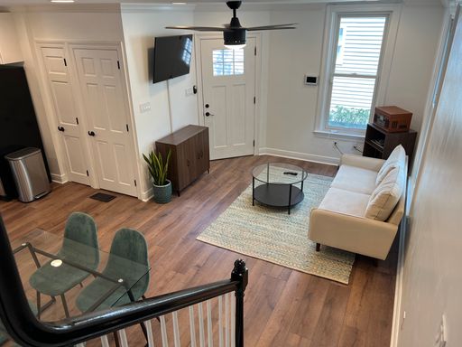 Gorgeous Upscale Renovation 1 BR in University Area with off street parking – photo 1
