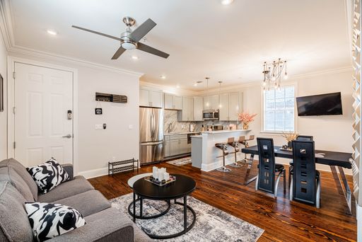 1BD/1BA Near St Charles Ave/Garden District – photo 1