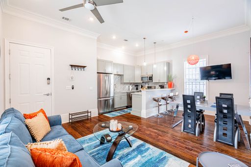 1BD/1BA In Gated Complex Near Lower Garden District – photo 1