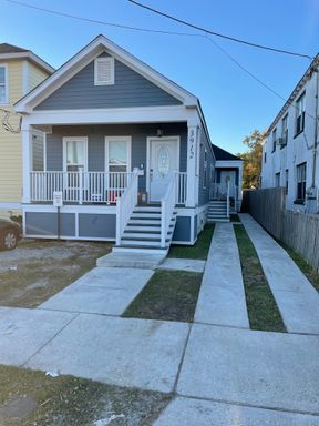 Renovated 2BD/1BA with Driveway and Backyard! – photo 1