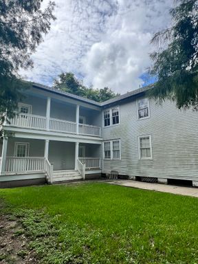 5bd/2ba Located Near Campus and Broadway! – photo 1