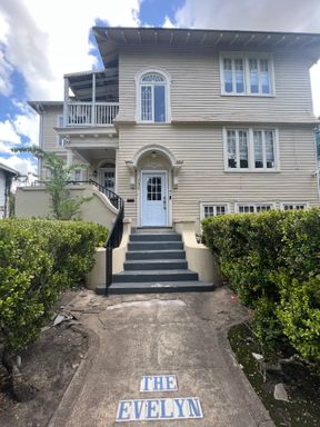 Lovely 5bd/2ba Near Campus with Balcony! – photo 1