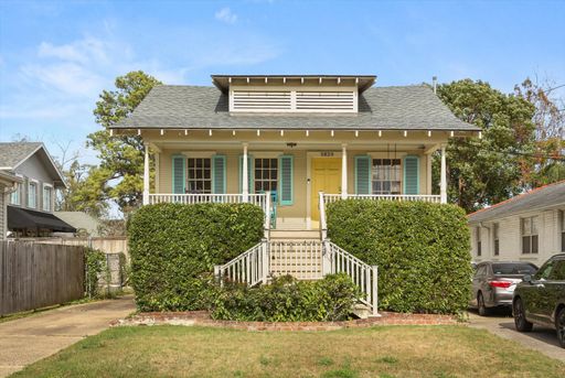 5 BR- Available June 2027 lease - Renovated House steps from Campus! – photo 1