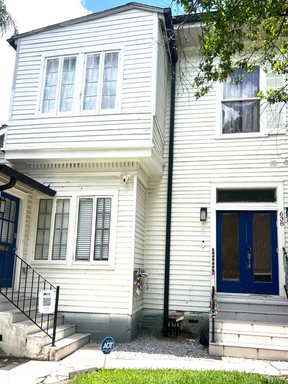 Updated 5 Bedroom // 3 Bath Apartment - Easy Walk to Campus – photo 1