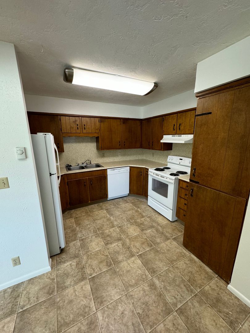 Rexburg Apartment: 32 S 3rd W
