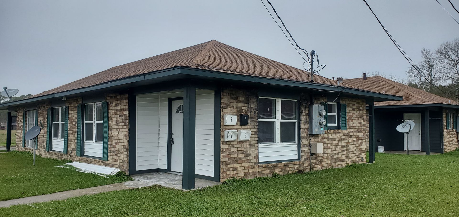 New Iberia Apartment: 615 Yvonne Street