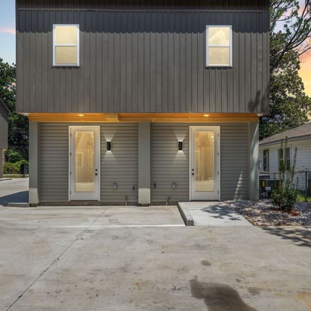 Lafayette House: 305 Ella St. Unit 8