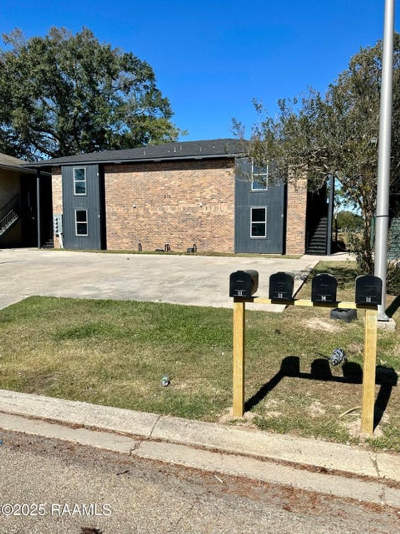 Duson Apartment: 216 N Marigny Circle