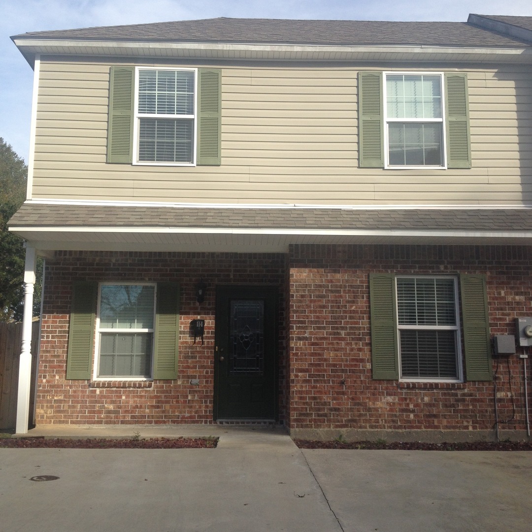 Broussard Townhome: 114 Padre