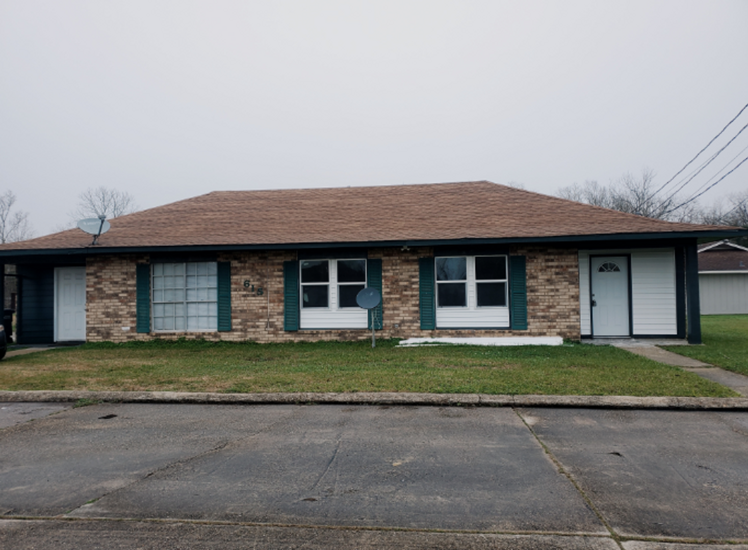 New Iberia Apartment: 615 Yvonne Street