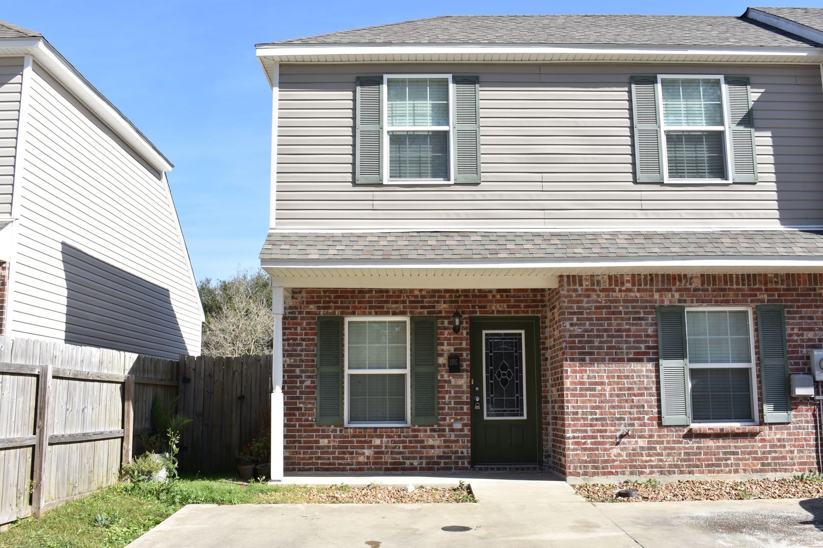 Broussard Townhome: 106 Padre