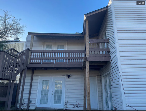 2 Bed 1.5 Bath with balcony – photo 1