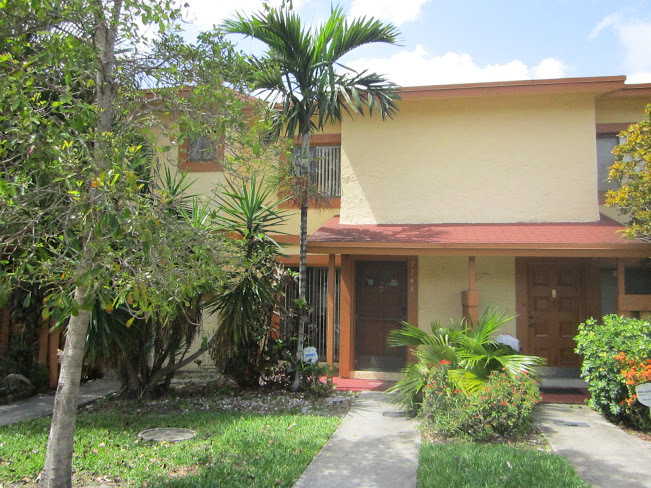 Sunrise House: 7743 Balboa St