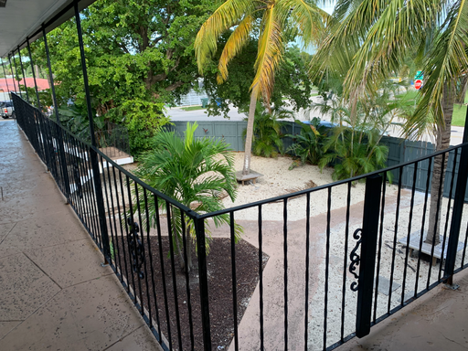 Modern 2/1 Apartment in Prime Oakland Park Location – photo 1