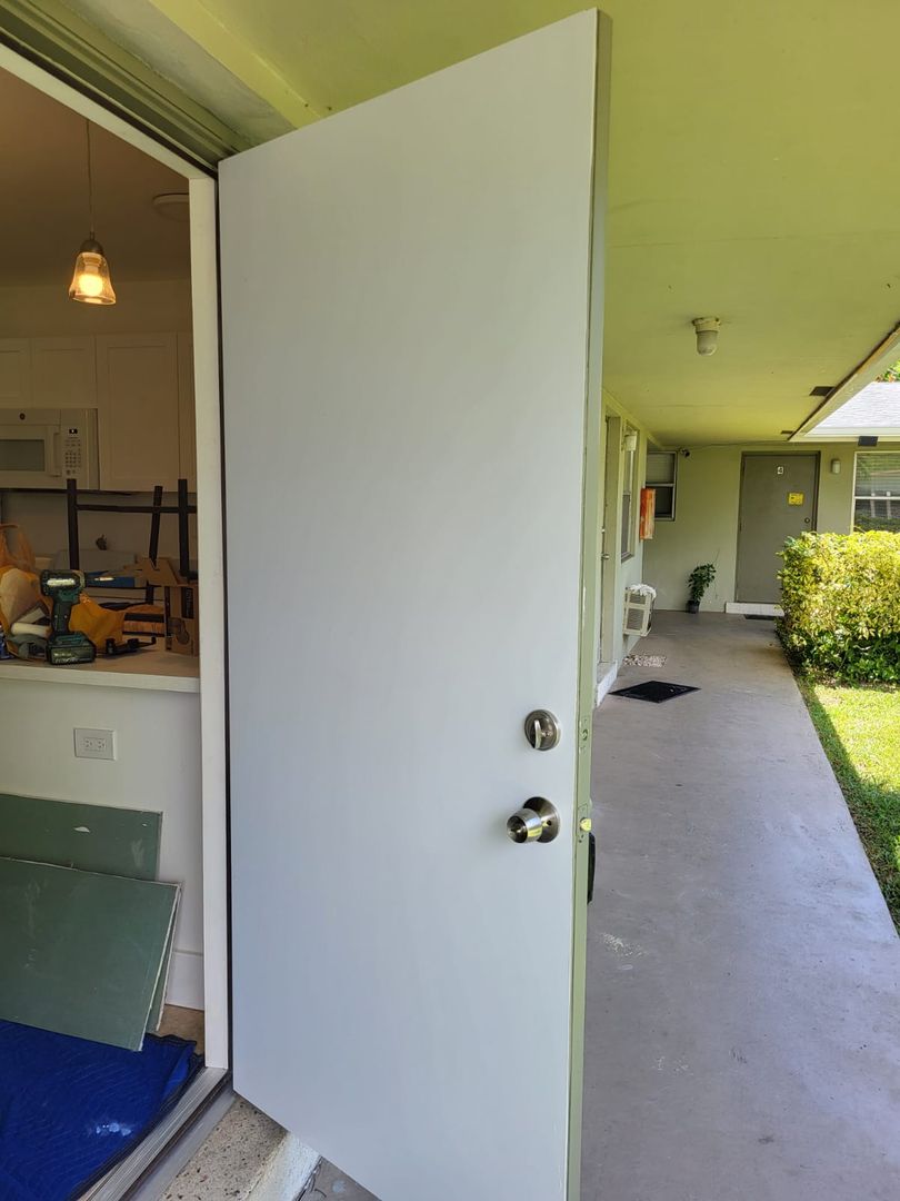 Hollywood Apartment: 317 N 61st Terr.