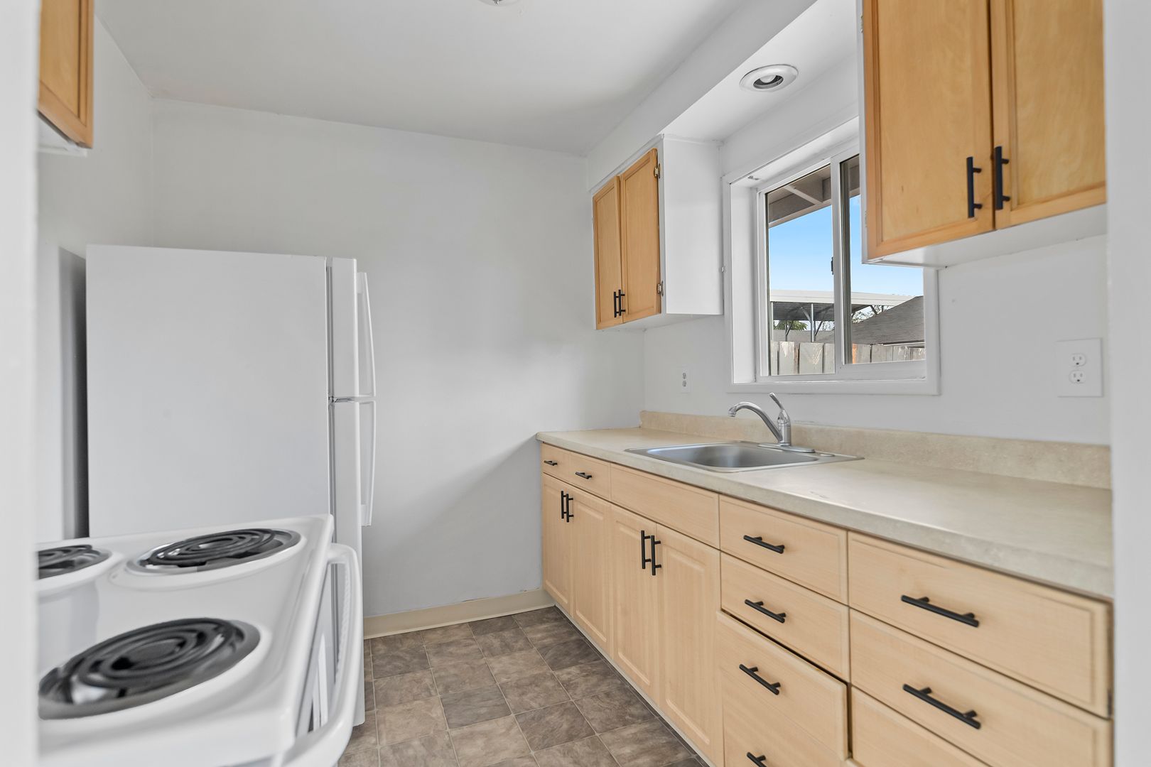 Cornelius Apartment: 522 N Adair St