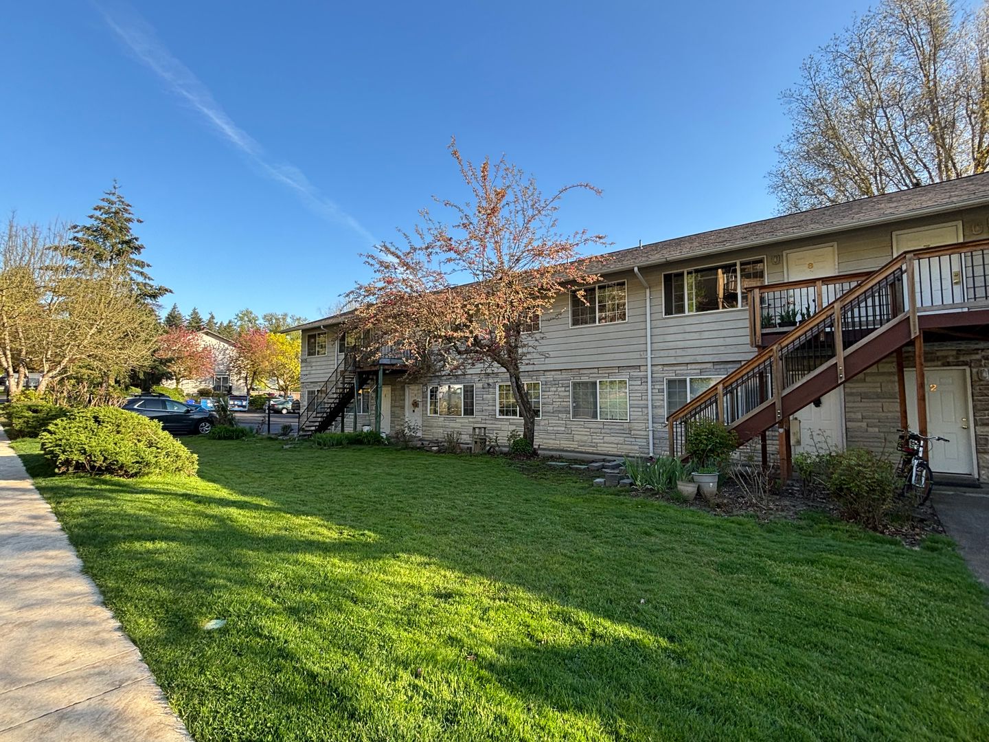 Portland Apartment: 1415&1515 SW Custer Drive