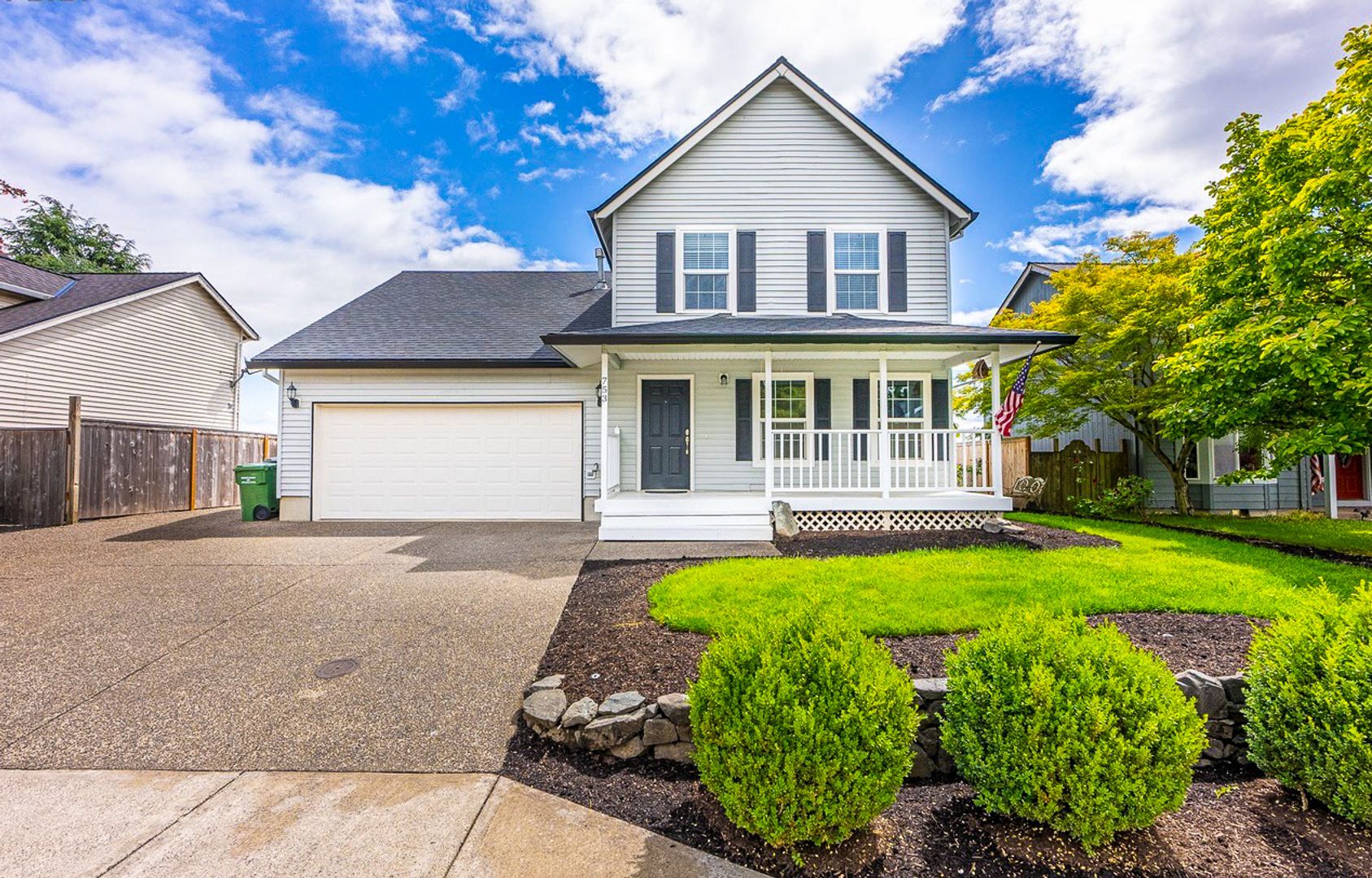 Dundee House: 753 SE Boysen Lane