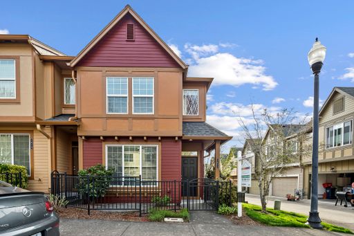 Elmonica Corner Townhome! 3 bed/2.5 bath Townhome + 2 Car Garage + A/C + W/D Included + Fenced Front Yard + Pets Welcome! – photo 1