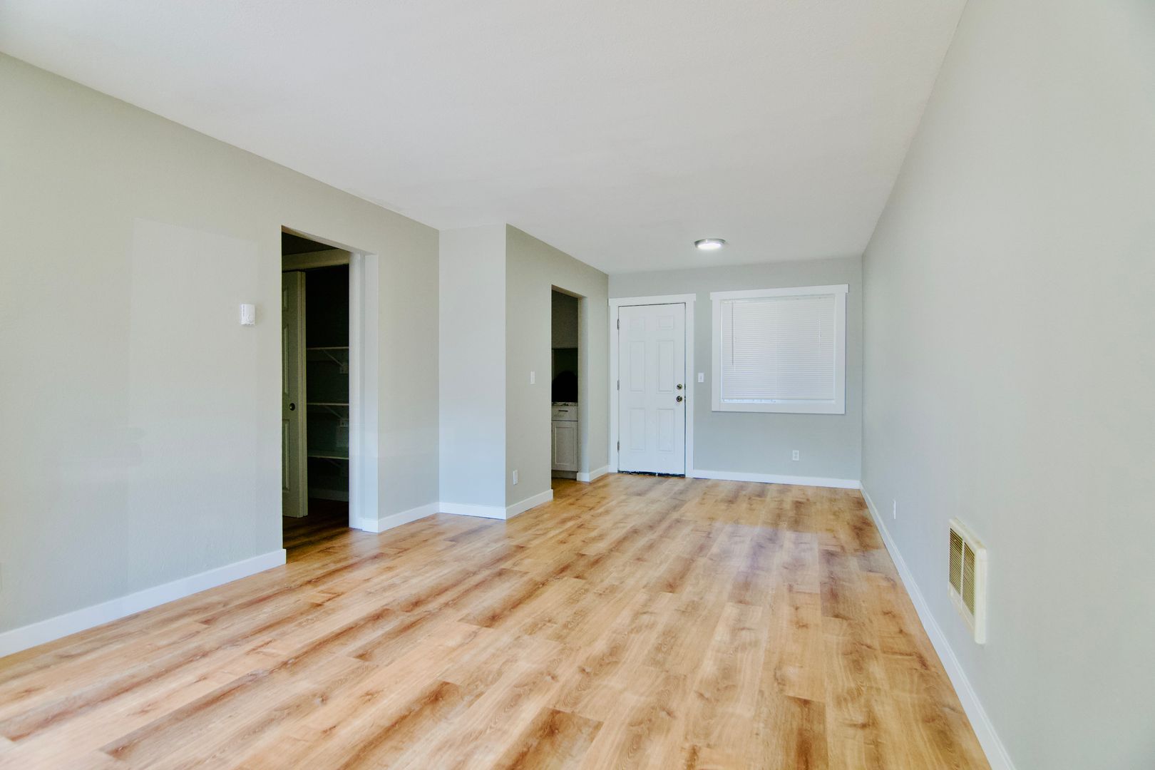 Cornelius Apartment: 522 N Adair St