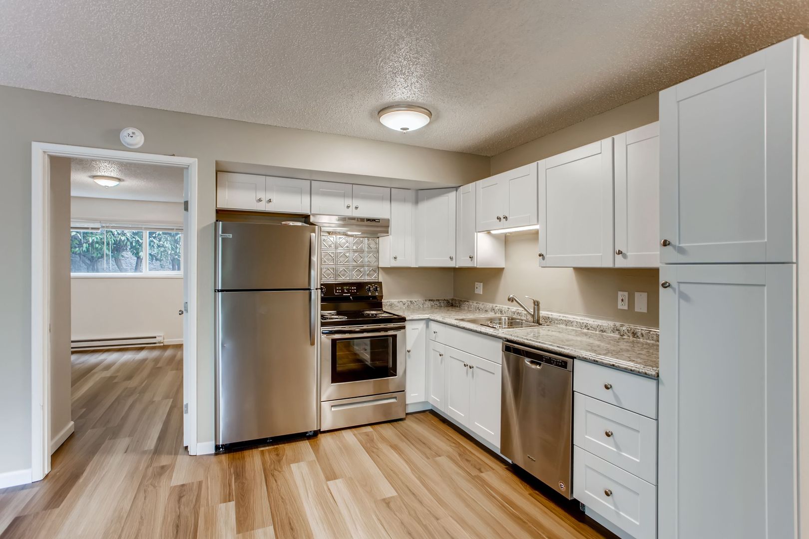 Portland Apartment: 4633 SW Huber St