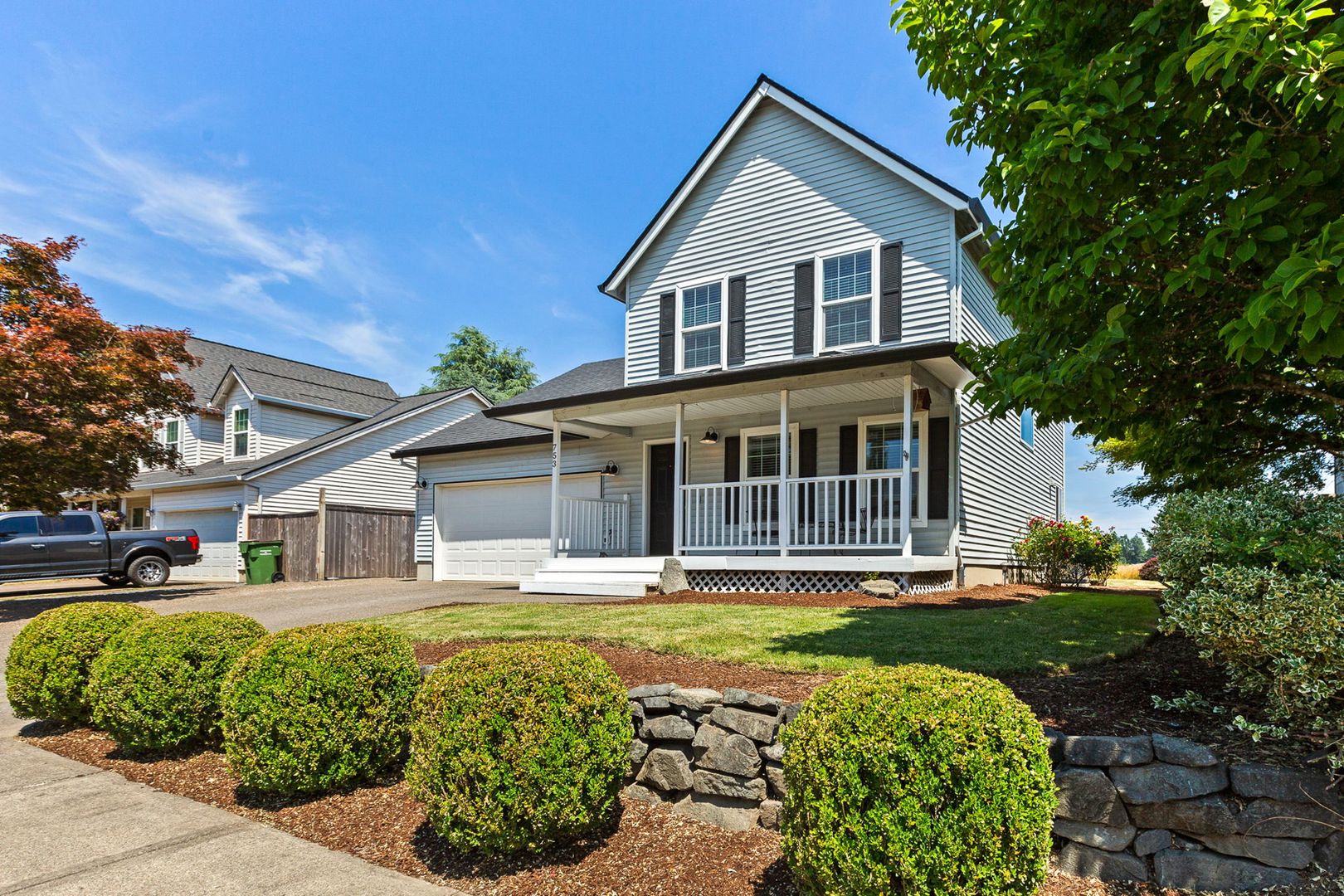 Dundee House: 753 SE Boysen Lane