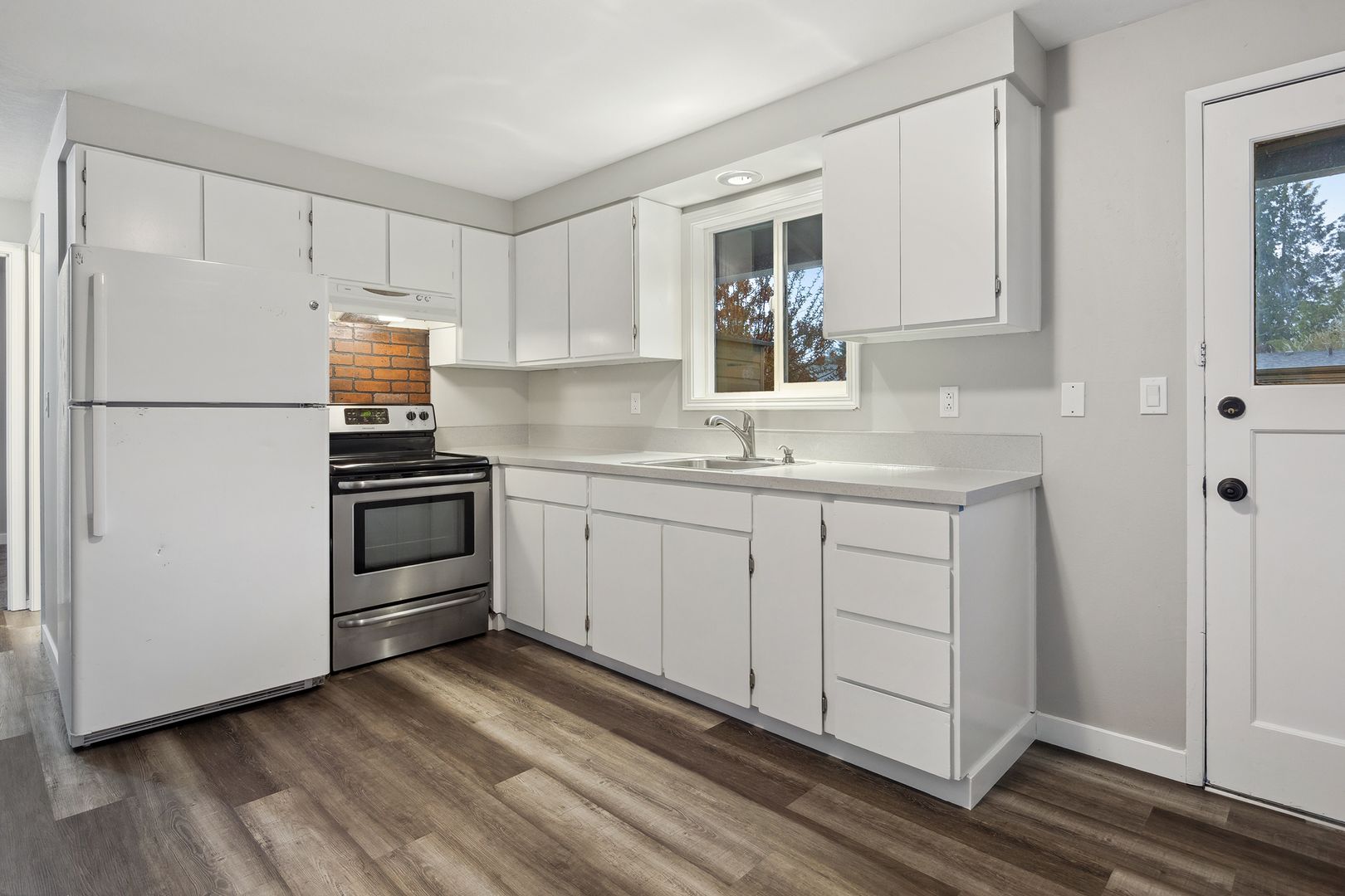 Hillsboro Apartment: 1374 SE Cedar st