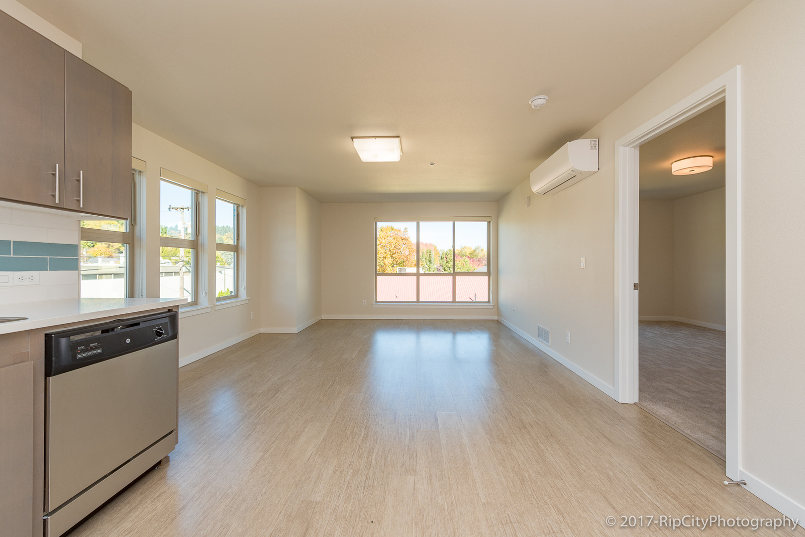 Portland Apartment: 5885 S Macadam Avenue