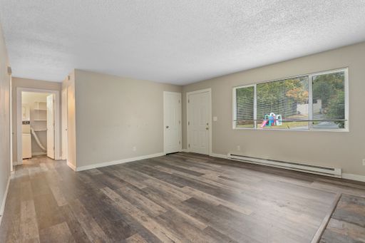 Single Story 2 Bed Duplex + Shared Yard + W/D in Old Town Sherwood