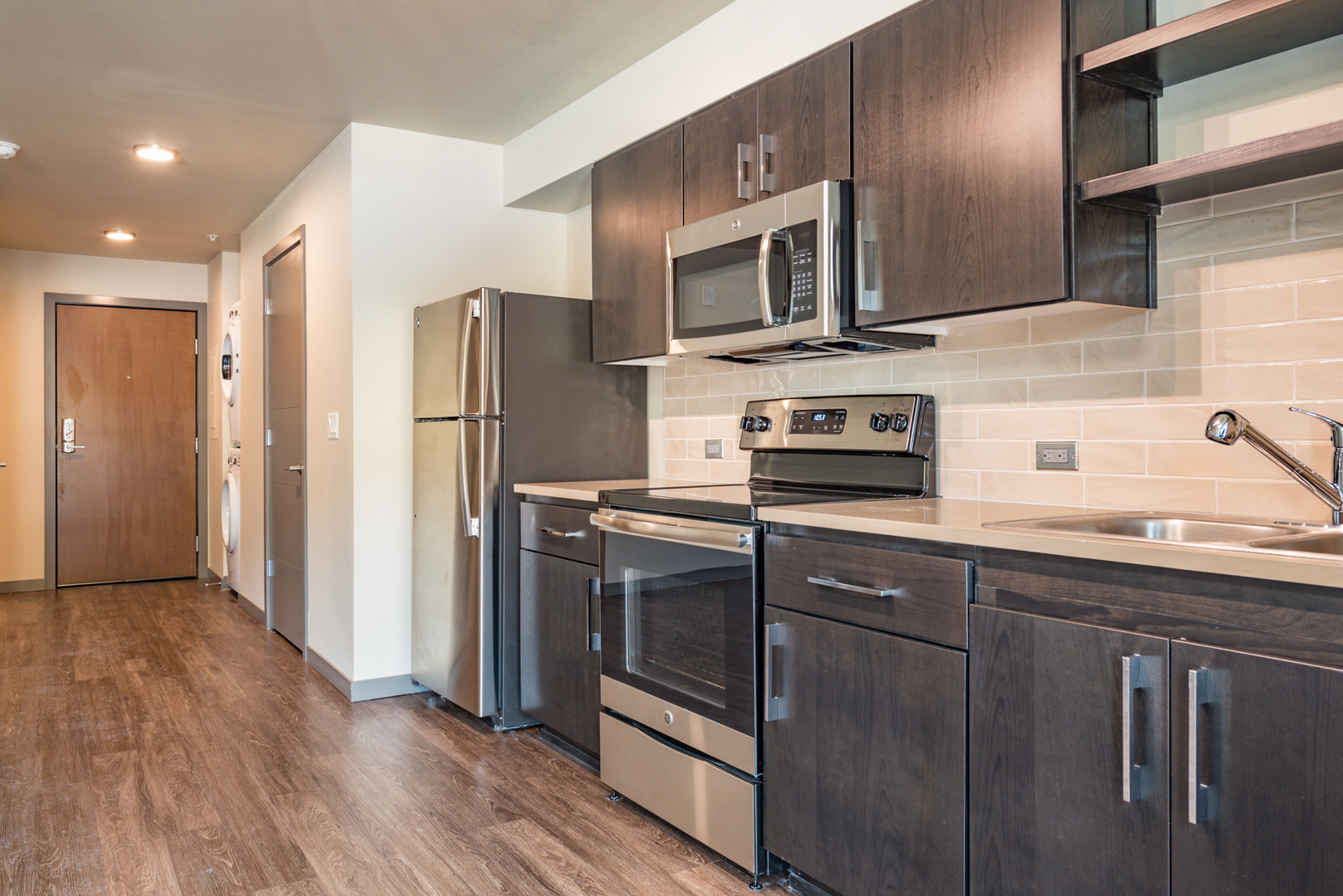Portland Apartment: 5885 S Macadam Avenue