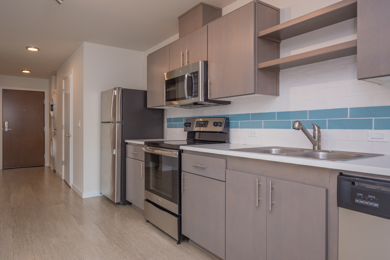 Portland Apartment: 5885 S Macadam Avenue