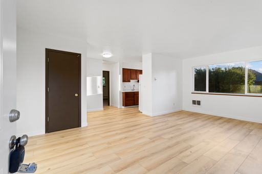 Renovated 2 bed 1 bath + Wood Floors + Assigned Parking! – photo 1