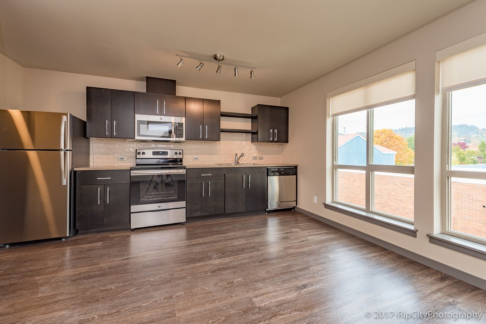 Portland Apartment: 5885 S Macadam Avenue